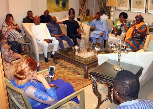 Sen. Bukola Saraki Gifts Nollywood Actors N5million During Their Visit At His Lagos Home (Photos) %Post Title