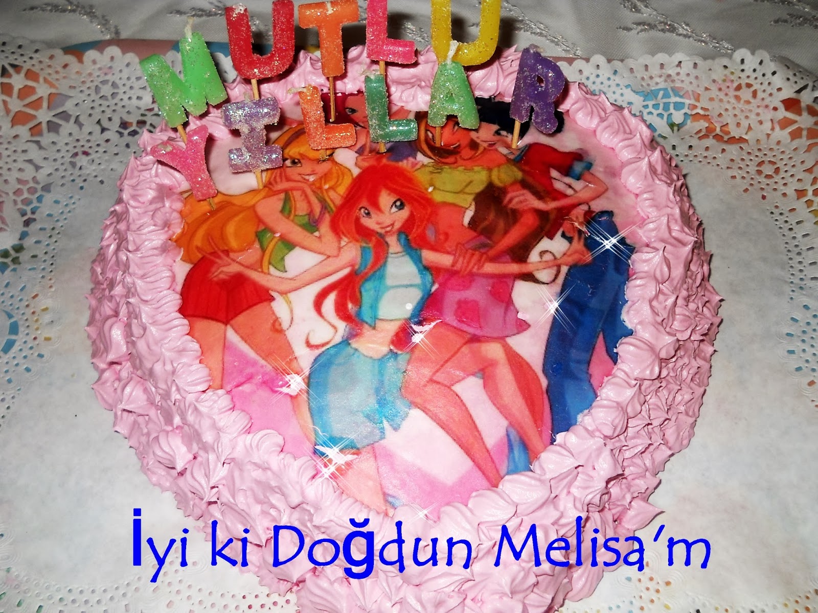 Mavi Sofra&hellip;.. Resimli pasta merakım, iki masa ve nar reçeli ))