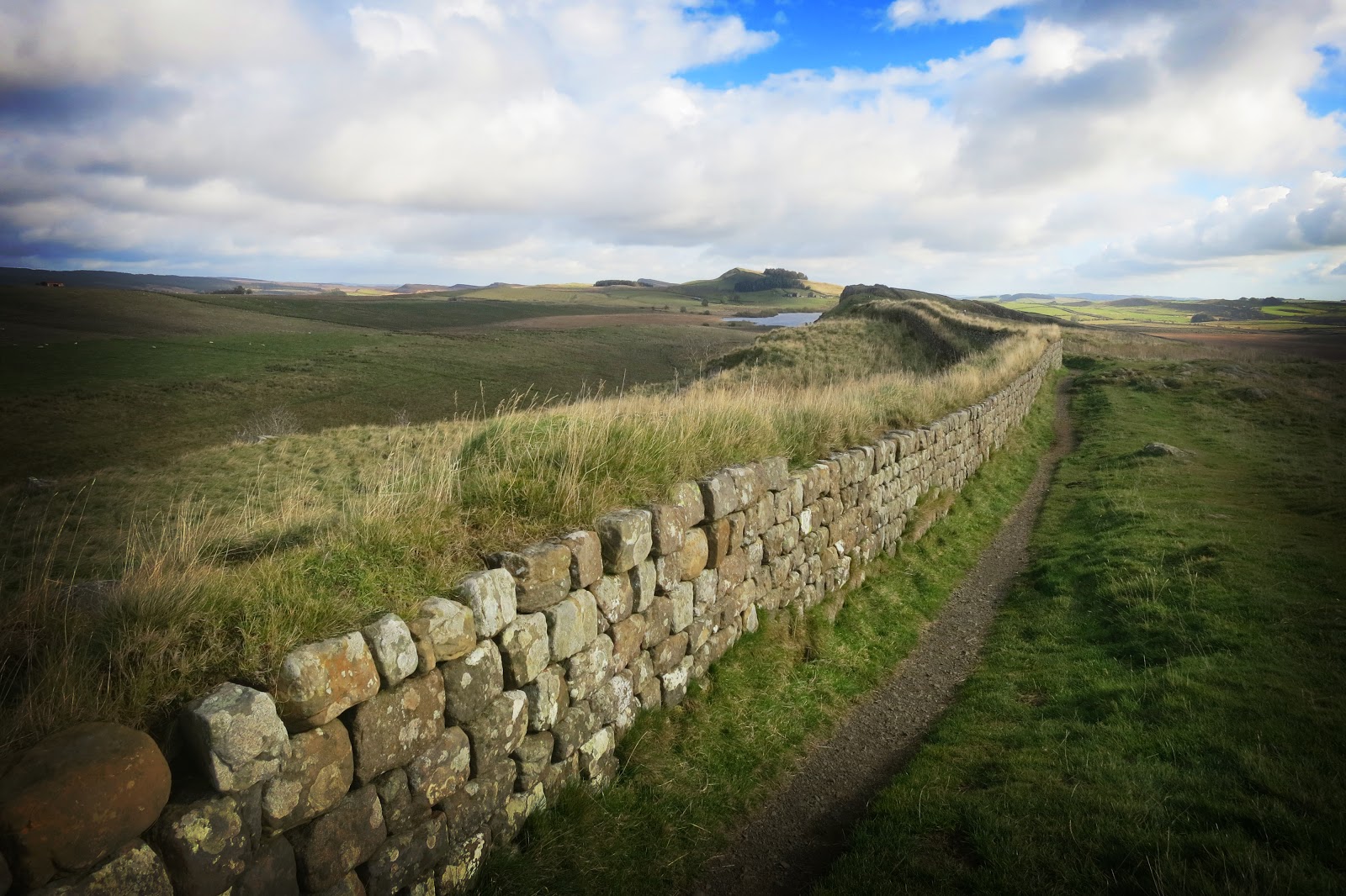 Best Hadrian's Wall walk & best views guide Path from Steel Rigg to Housesteads, via Sycamore