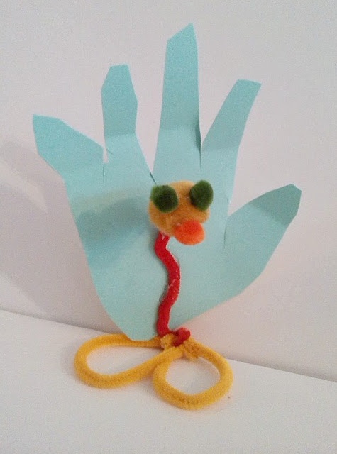 8 Easy Handprint Turkeys