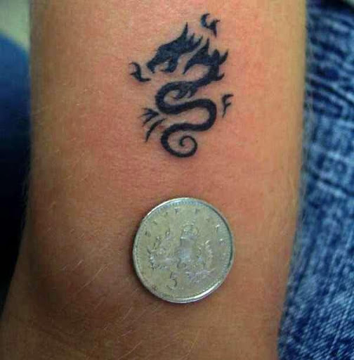Pequena Tatuagem de Dragão para a Menina