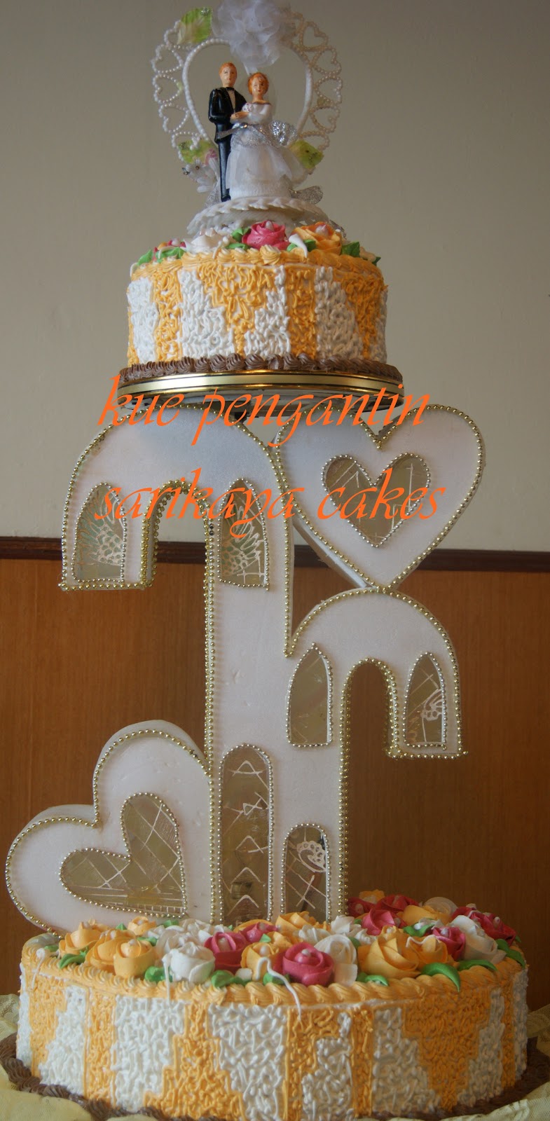 sarikaya cakes aneka kue pengantin  by sarikaya cakes