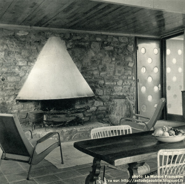 Guerrevieille - Maison Lopez Architectes: Raymond Lopez, Henri Prouvé Constructeur: Jean Prouvé Construction: 1951 - 1954 Démontée Photos: P. Molinard, Texte: M. A. Febvre-Desportes - La Maison Française - 1957 Guerrevieille - Maison Lopez Architectes: Raymond Lopez, Henri Prouvé Constructeur: Jean Prouvé Construction: 1951 - 1954 Démontée Photos: P. Molinard, Texte: M. A. Febvre-Desportes - La Maison Française - 1957