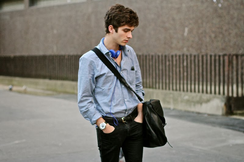 Selected Shirt chemise - Fashop black skinny jeans noir -Maison Martin Margiela Brogues derby artisalnal - urbanears headphones casque - GIVENCHY postbag messenger bag sac - blog mode homme - mensfashion Rayban lunettes sunnies