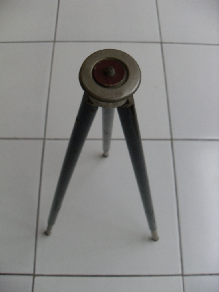 BARANG ANTIK LUKITO Tripod Kamera Jadul (02) SOLD