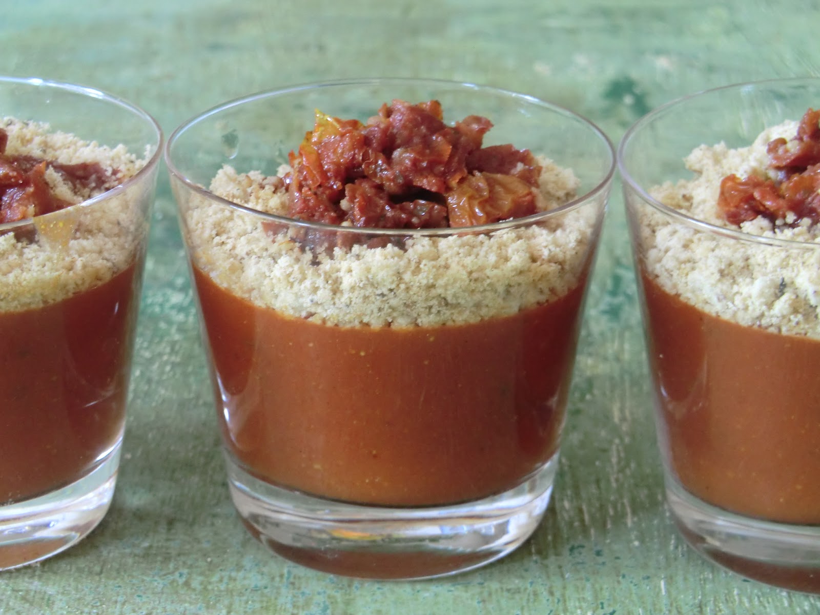 Verrine crumble de tomates au sel de sésame sans gluten et sans lactose