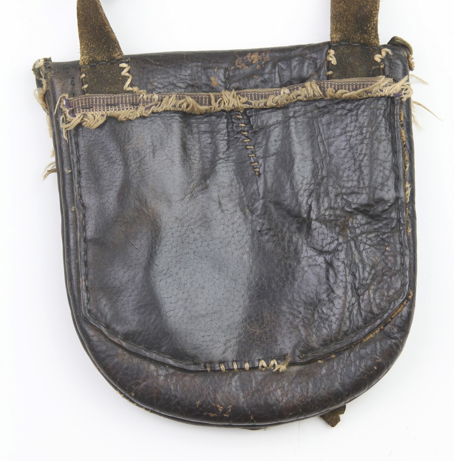 Contemporary Makers Who Made This Neat Hunting Pouch? Shawn ster