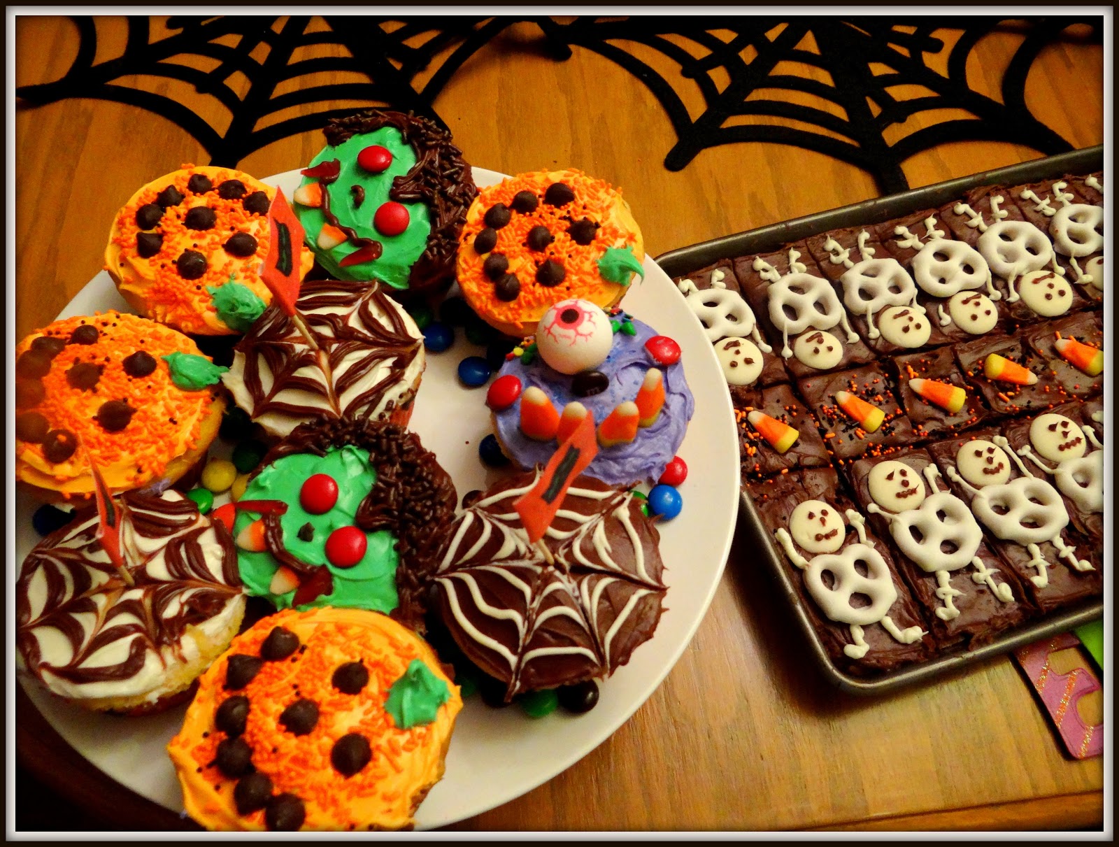 Weekday Chef: Halloween Cupcakes and Brownies