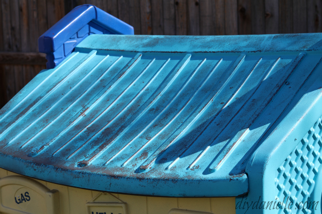 Faded roof after 1.5 years of rain, snow, and sunlight. Faded roof after 1.5 years of rain, snow, and sunlight.