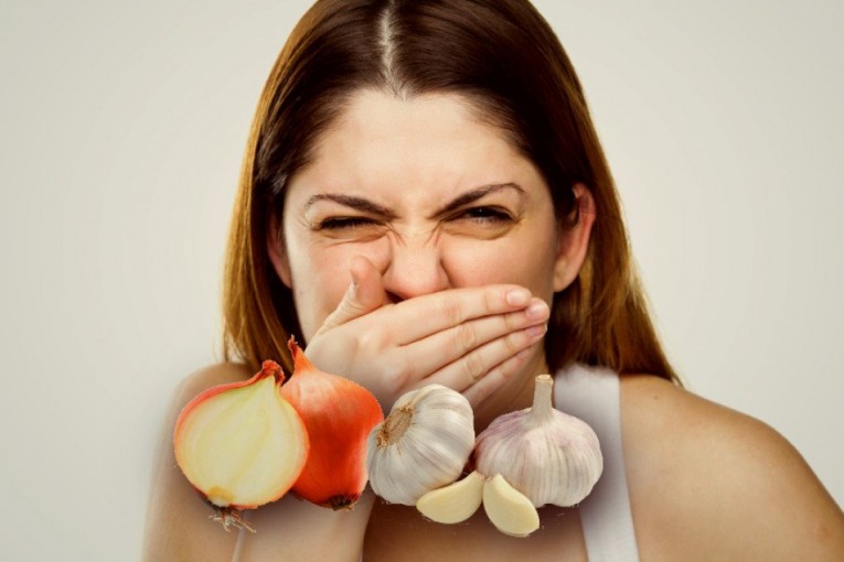How To Get Rid of The Garlic And Onion Smell Healthy Central Blog