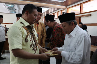 BAZNAS Kembali Salurkan Rutisae dan Operasinal Pesantren Sebesar Rp 210 Juta BAZNAS Kembali Salurkan Rutisae dan Operasinal Pesantren Sebesar Rp 210 Juta