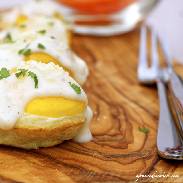 Eggs Florentine Toast Cups
