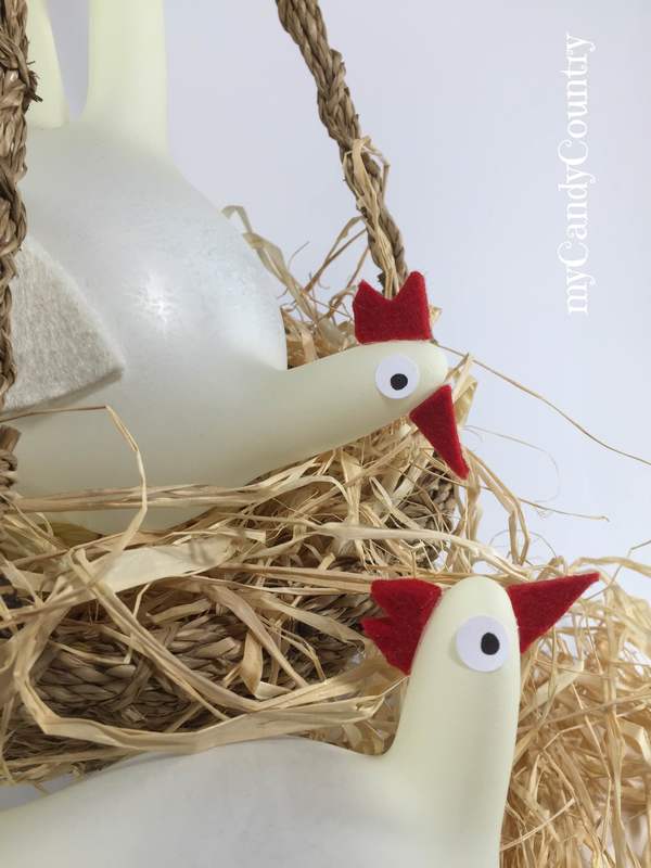 Riciclare guanti in lattice e creare galline pasquali fai-da-te. home decor Pasqua fai da te plastica Riciclo Creativo 