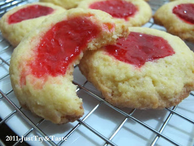 Resep Thumbprint Cookies dengan Selai Strawberry