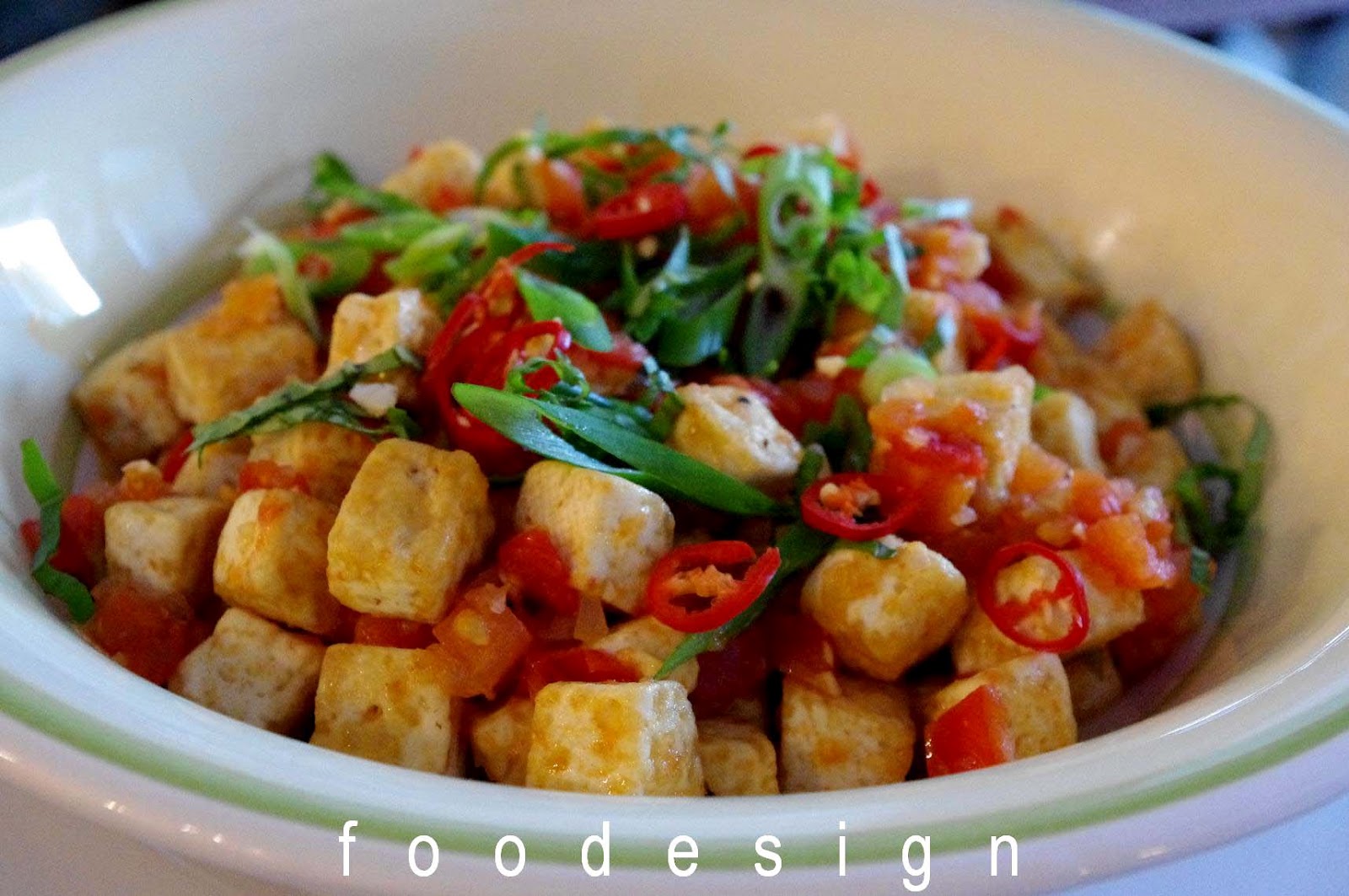 foodesign tofu in spicy tomato sauce