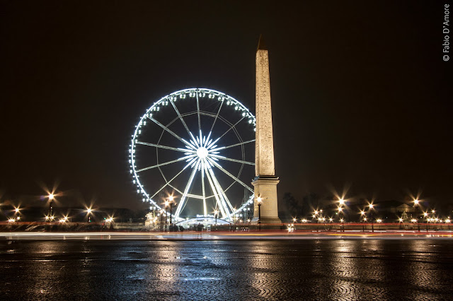 Ruota panoramica ed obelisco a Place del Concorde-Parigi