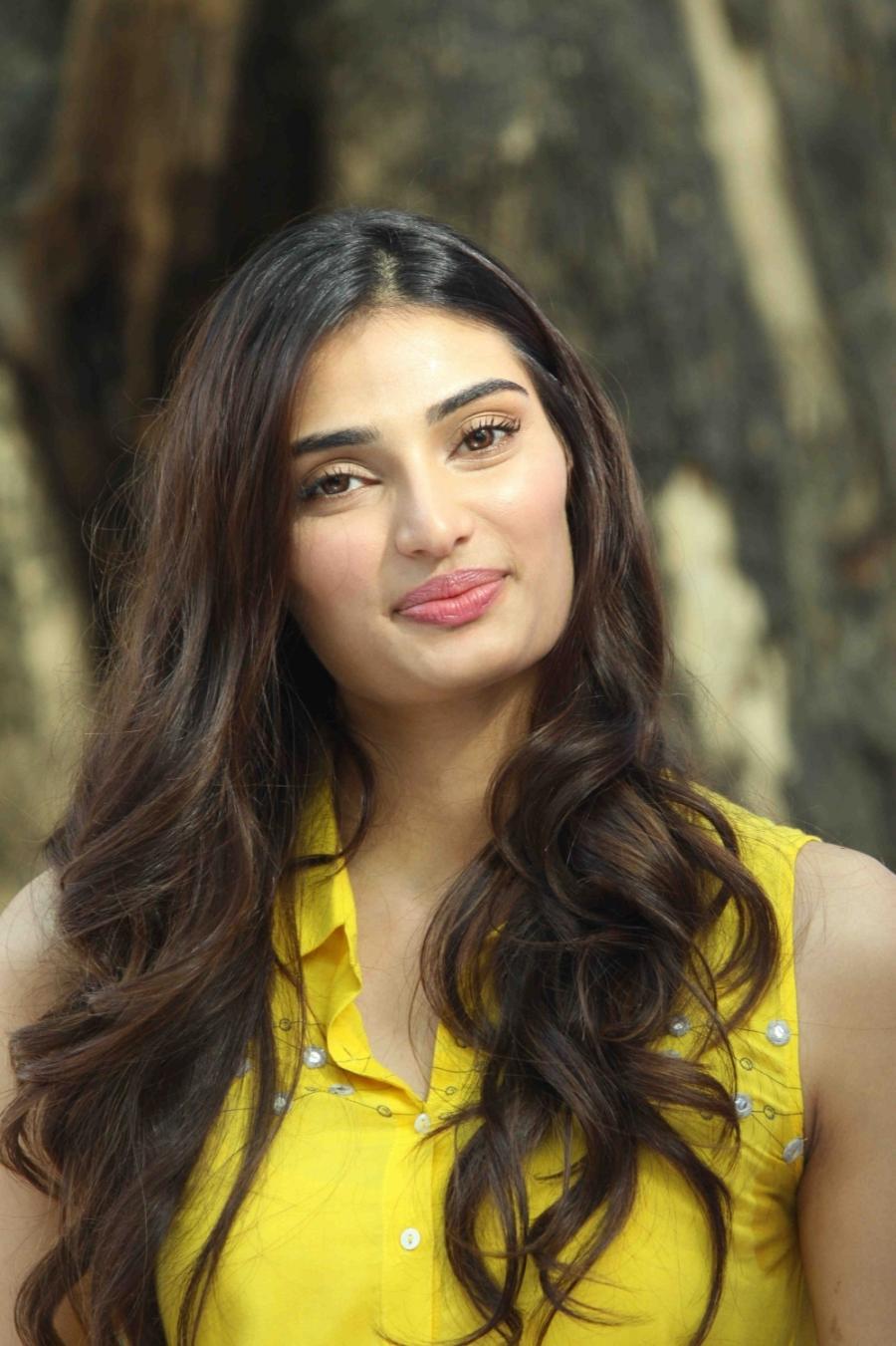 Athiya Shetty Looks Hot In Yellow Dress At Nishka Lulla’s Summer
