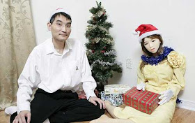 ياباني يصنع إنسانة آلية لتكون فتاة أحلامه