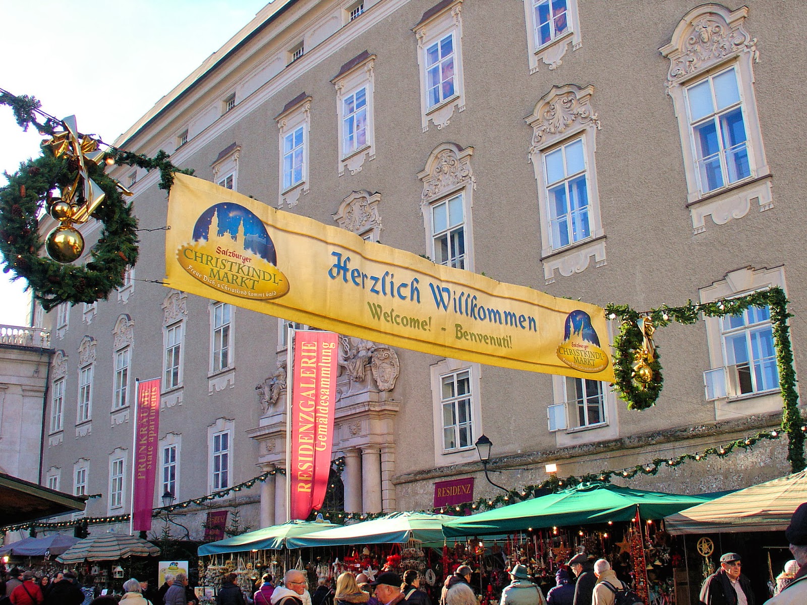 As the sign states, Herzlich Willkommen to the Salzburg Christkindlmarkt in the Domplatz!