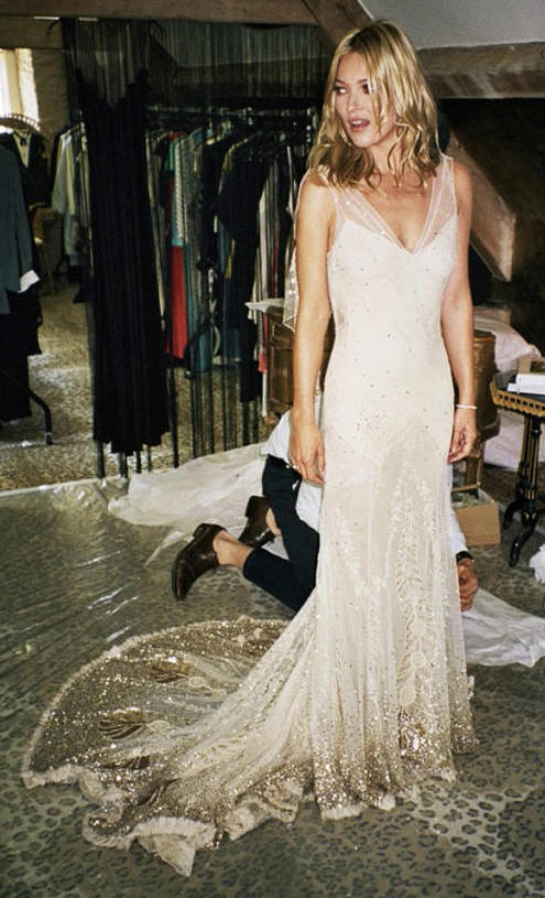 A close up look at Kate Moss 39s wedding dress Yup it 39s pretty much the most