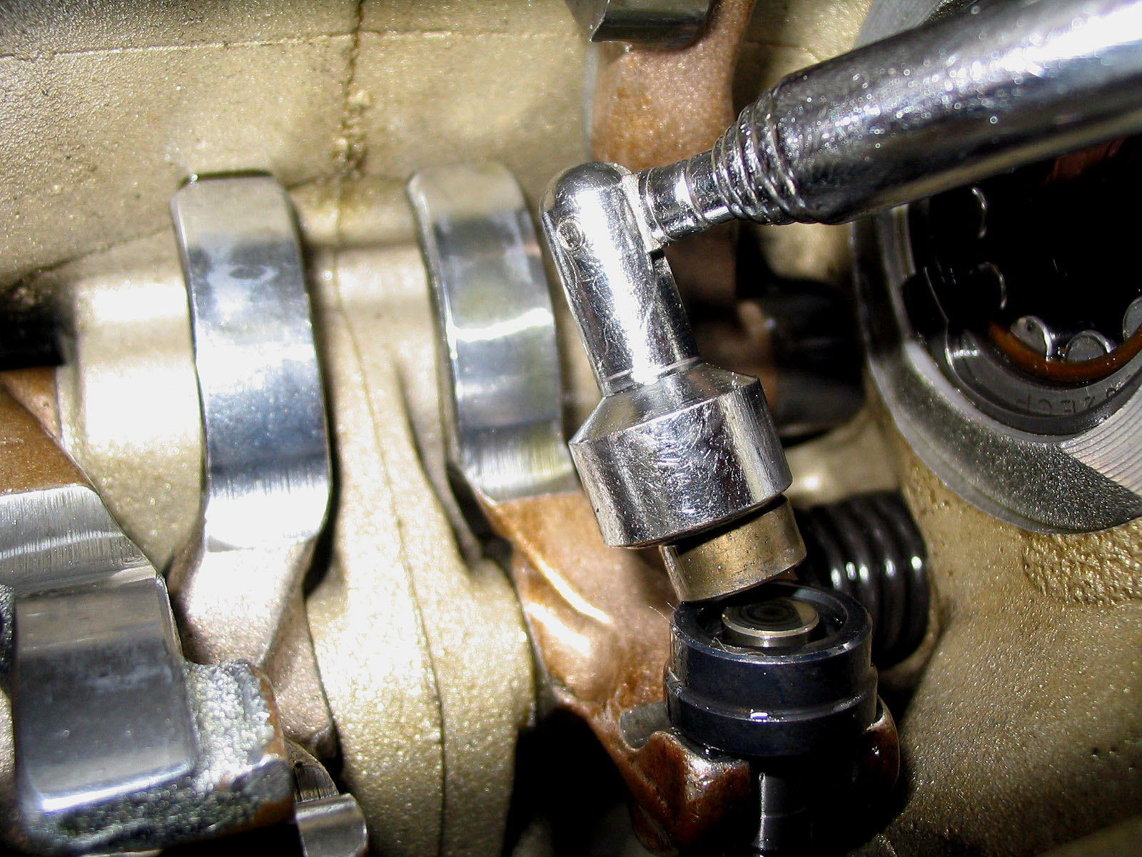 OddBike How to Adjust Ducati Desmo Valves