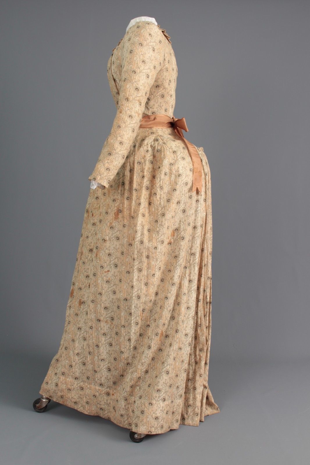 All The Pretty Dresses Early 1890's Tea Gown