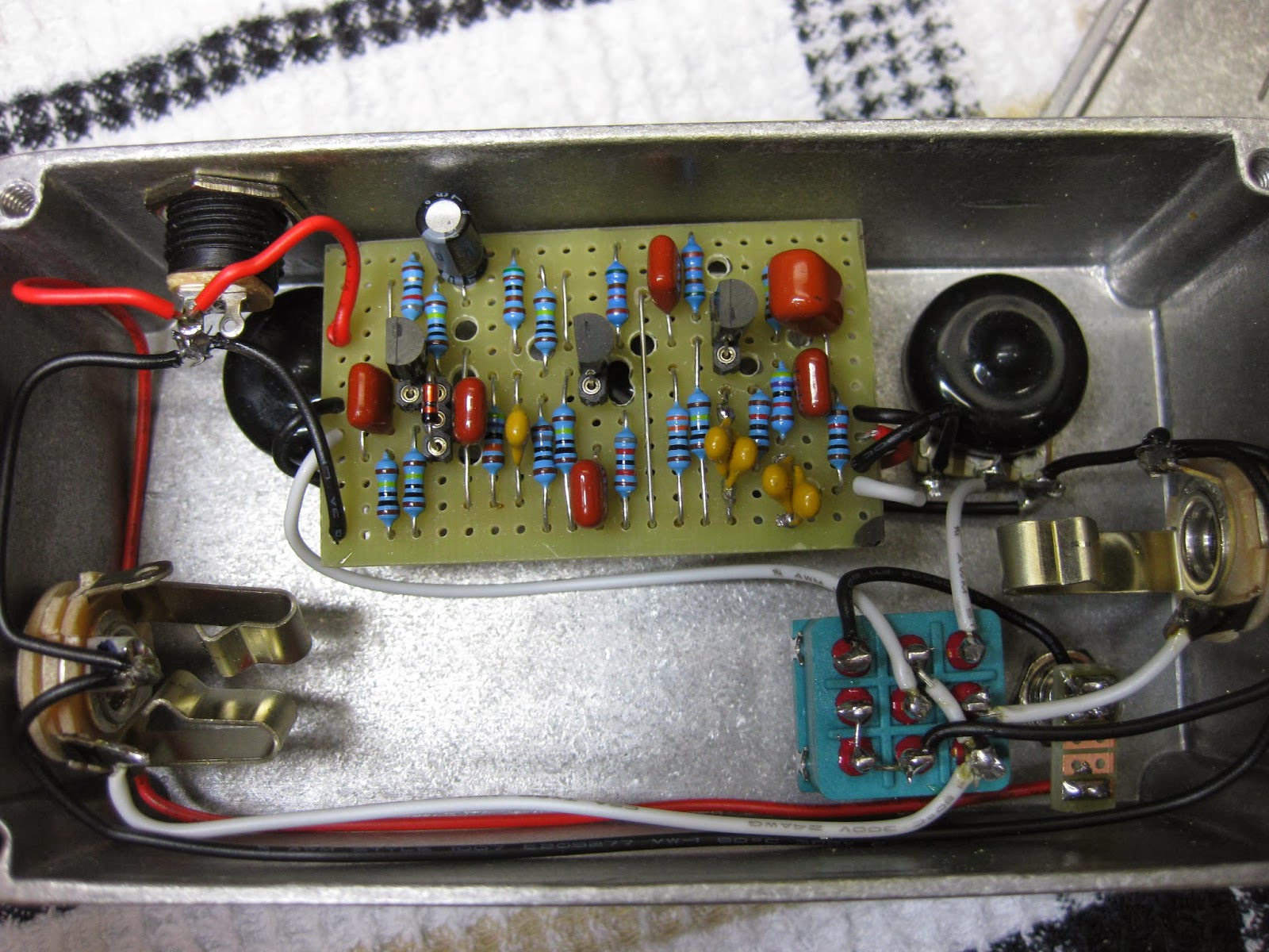 DIY Guitar pedal projects OffBoard soldering the BOX oF ROCK!