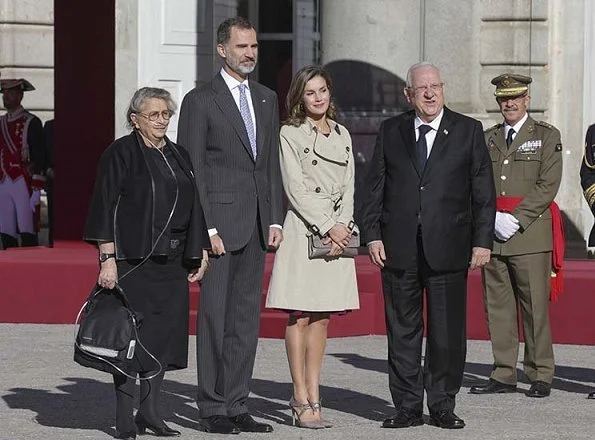 King Felipe and Queen Letizia welcomed President Reuven Rivlin and his wife Nechama Rivlin. Carolina Herrera coat