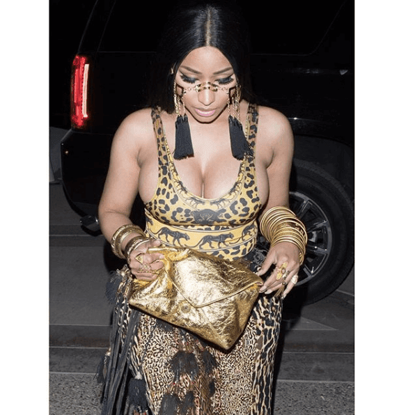 Luxury Makeup  Nicky Minaj showing Her showing her Cleavage With versace dress And a New Makeup Look  2018 http://w