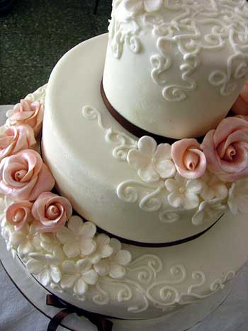 3 stories beautiful cakes