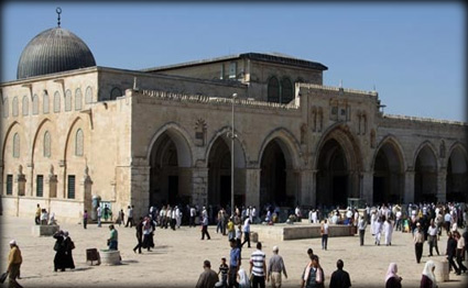 مقتل ثلاثة مسلحين فلسطينيين في القدس قرب المسجد الأقصى ومنع صلاة الجمعة اليوم 