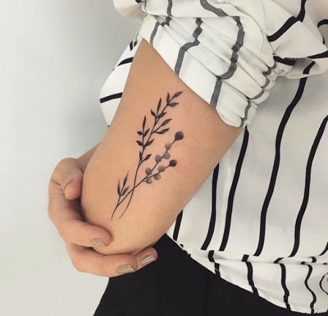 Mini tatuagens de flores para as mulheres Mini tatuagens de flores para as mulheres