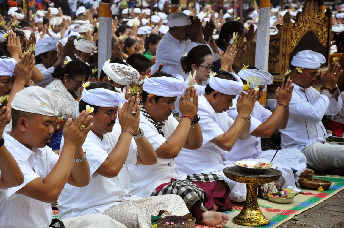 Pemkab Tabanan ‘Nganyarin’ ke Pura Goa Raja