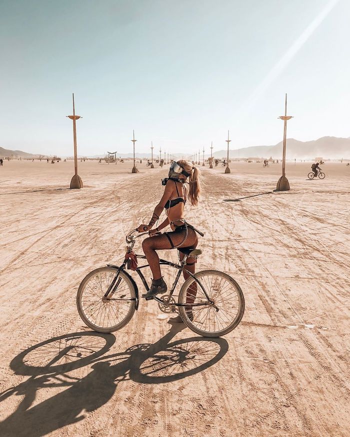30 Incredible Pictures Of Burning Man 2019 That Prove It’s The Craziest Festival On Earth