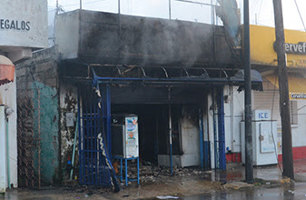 Incendio en Felipe Carrillo Puerto: “El Azulejo” y “Tecnocell” son devorados por las llamas