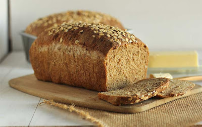  10 أغذية تخلصك من القلق وتعالج التوتر  Whole-weaht-bread