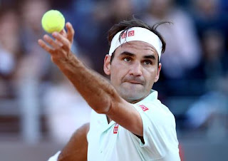 Federer fights hard to advance in Rome