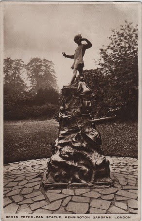 Vintage postcard of the Peter Pan statue, Kensington Gardens, Hyde Park, London