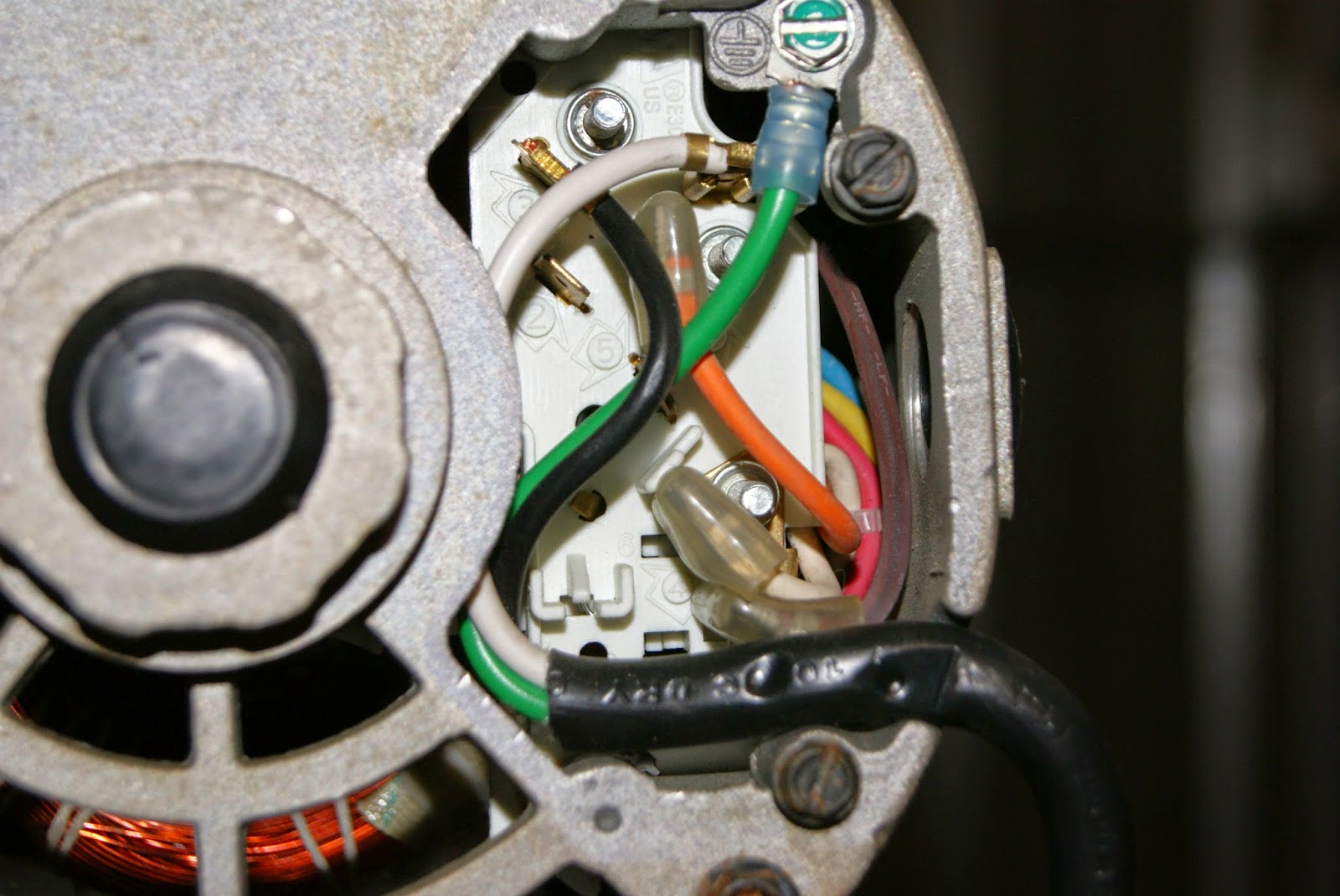DOG Aviation John's RV-12 Blog: New Power Outlet For Air Compressor