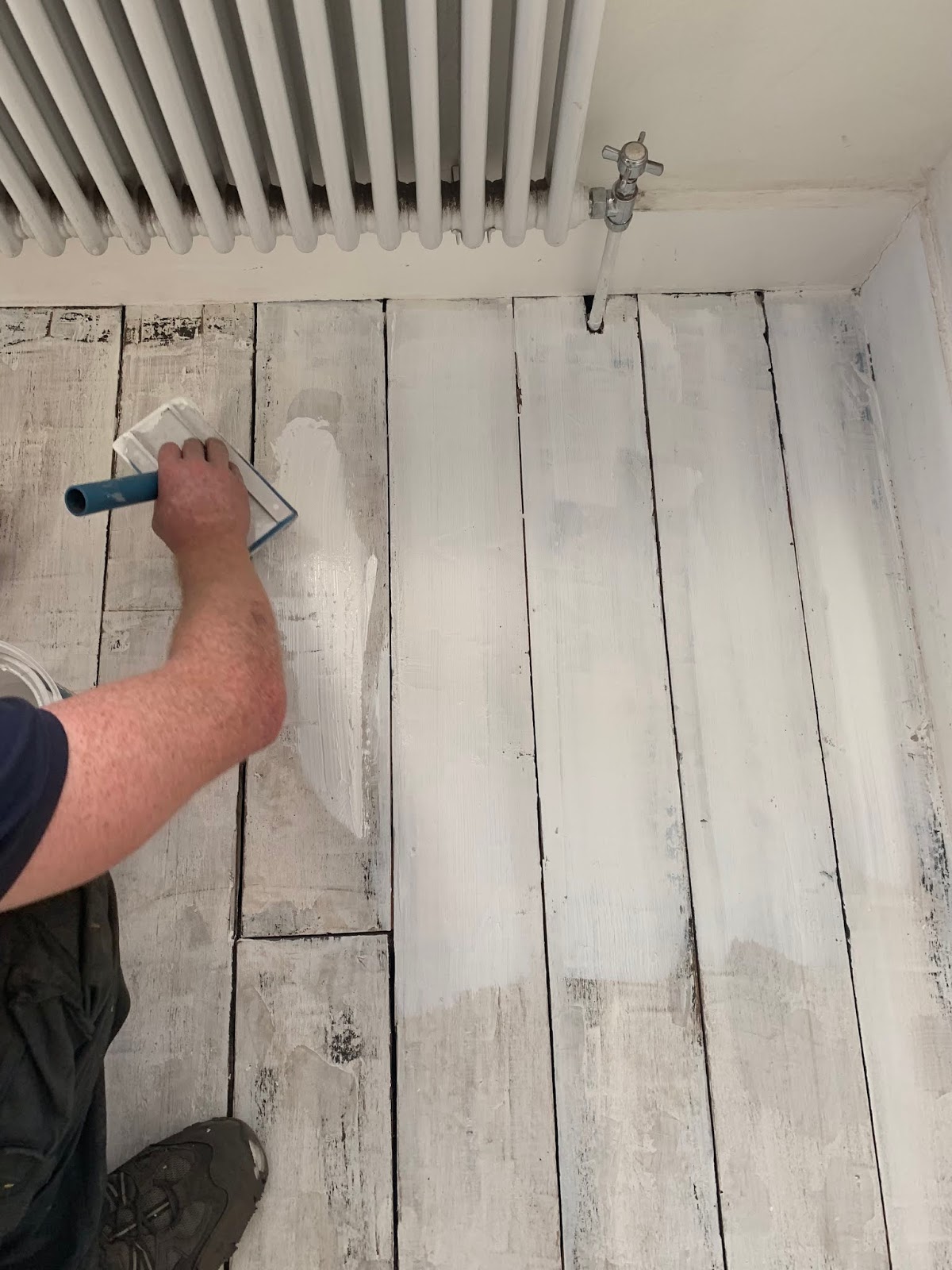 Interiors // Painting Wooden Floorboards {DIY guide} Roses and Rolltops