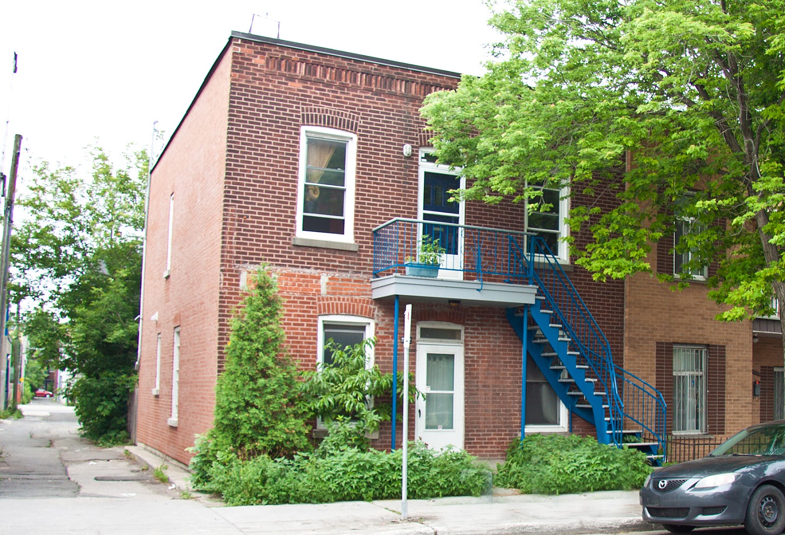 MontReal Estate Home + Rental Revenue + Office/Studio = A MileEx