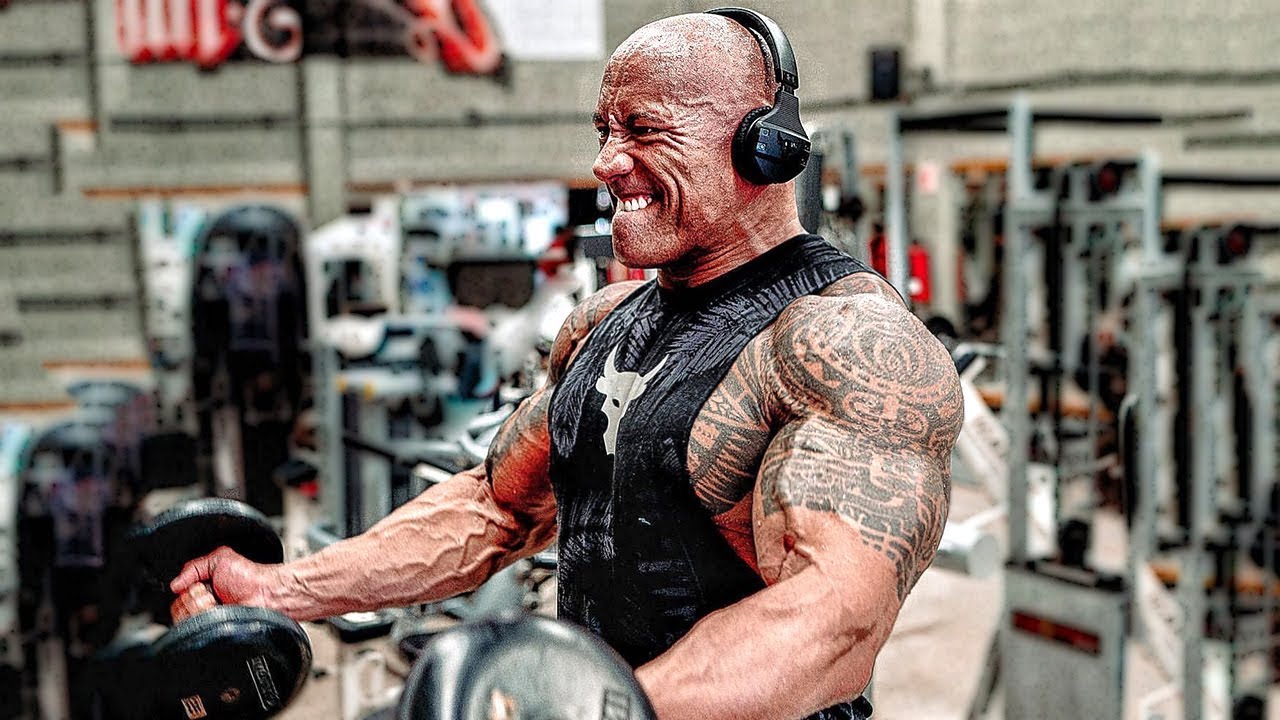 Dwayne Johnson anuncia que filmagens de Red Notice paralisarão por duas semanas