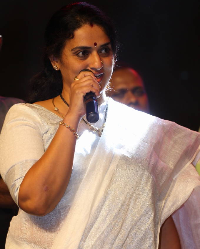 Beautiful Indian Actress Pavitra Lokesh Stills In White Saree | iiQ8 Entertainment