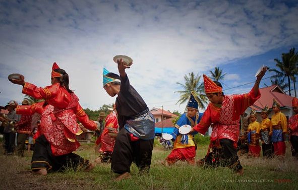 asal usul Sejarah tari piring dari Minang Kabau Indonesia