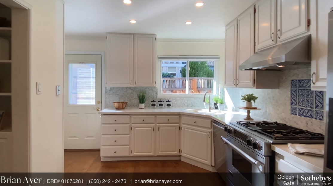 Tour 227 King St, Redwood City, CA vs. 17 Interior Design Photos