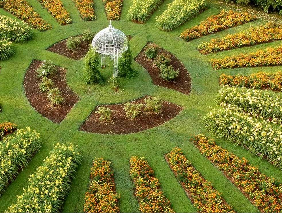 Two Sisters Gardening: Visiting Hills and Dales in LaGrange