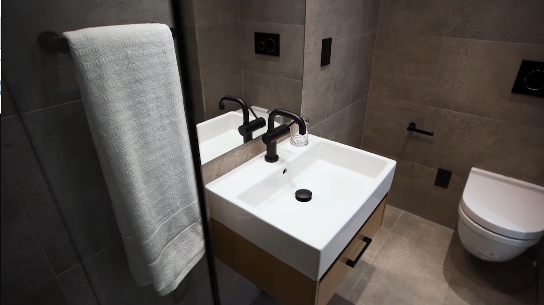 40 Interior Design Photos vs. 10 Second St, Toronto Luxury Home Tour
