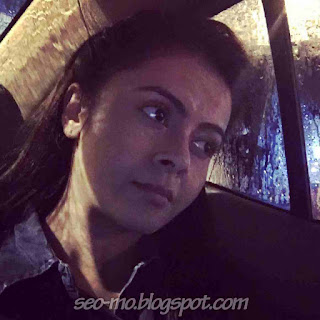 Foto Devoleena Bhattacharjee Didalam mobil Foto Devoleena Bhattacharjee Didalam mobil