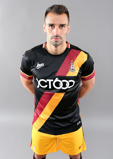 bradford-city-16-17-kits%2B%25285%2529.j