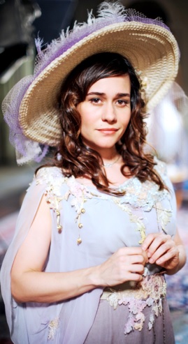 Alessandra Negrini Foto de Alessandra Negrini con traje de época
